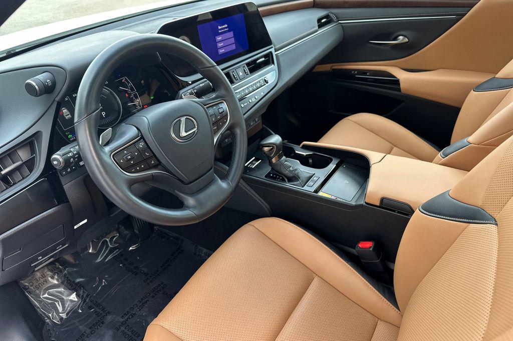 used 2025 Lexus ES 300h car, priced at $41,800