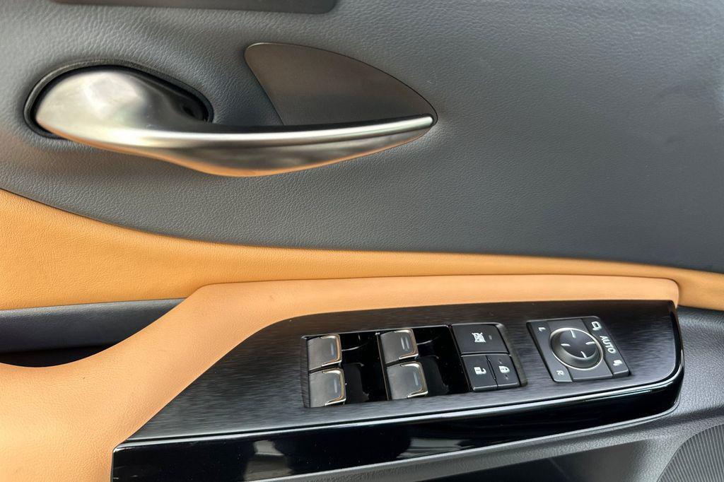 used 2025 Lexus ES 300h car, priced at $41,800