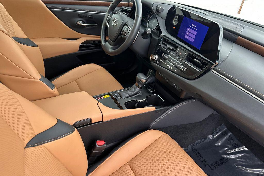 used 2025 Lexus ES 300h car, priced at $41,800
