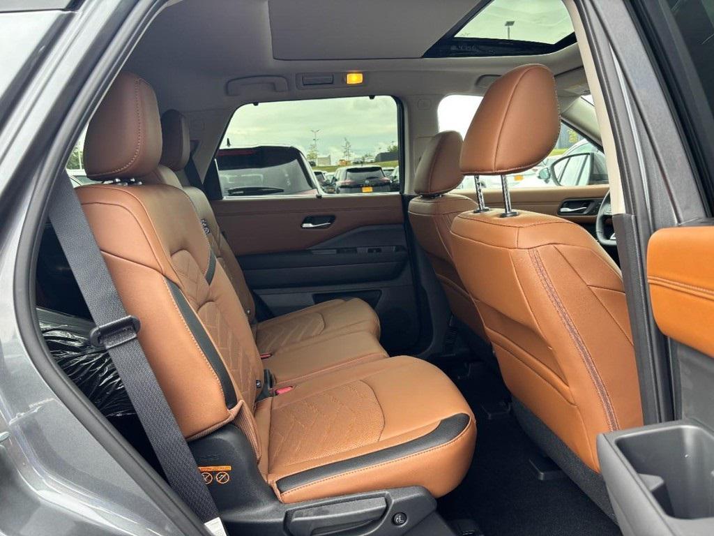 new 2025 Nissan Pathfinder car, priced at $44,375