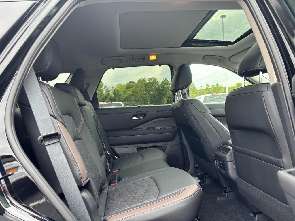 new 2025 Nissan Pathfinder car, priced at $45,220