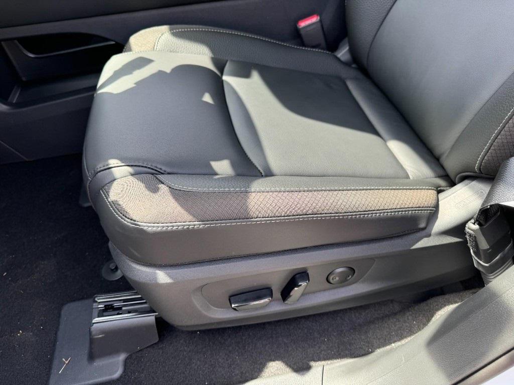 new 2025 Nissan Pathfinder car, priced at $45,635