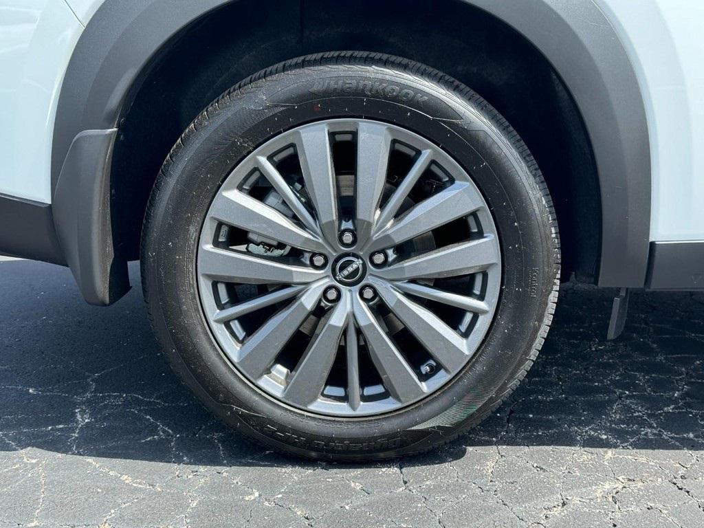 new 2025 Nissan Pathfinder car, priced at $45,635