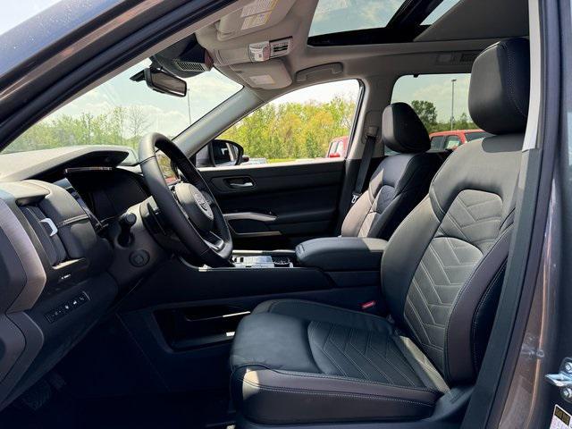 new 2025 Nissan Pathfinder car, priced at $51,205
