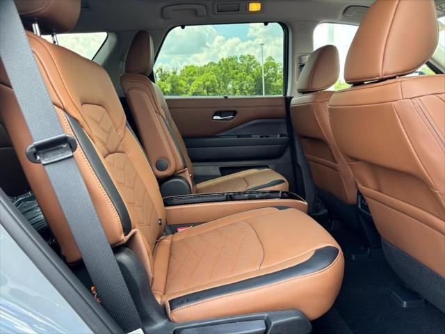 new 2025 Nissan Pathfinder car, priced at $48,182