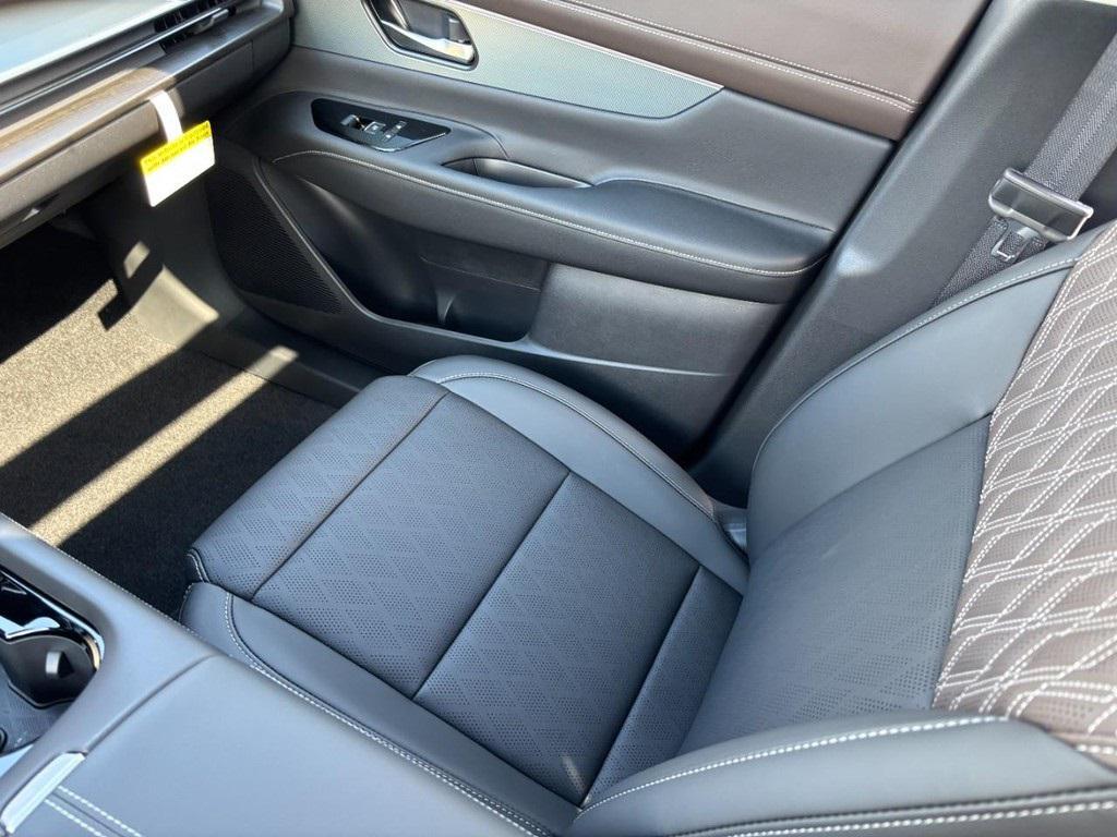 new 2025 Nissan Kicks car, priced at $23,620