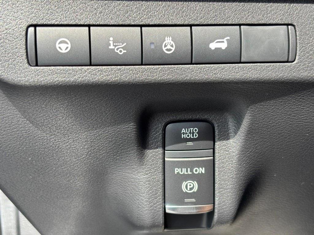 new 2025 Nissan Kicks car, priced at $23,620