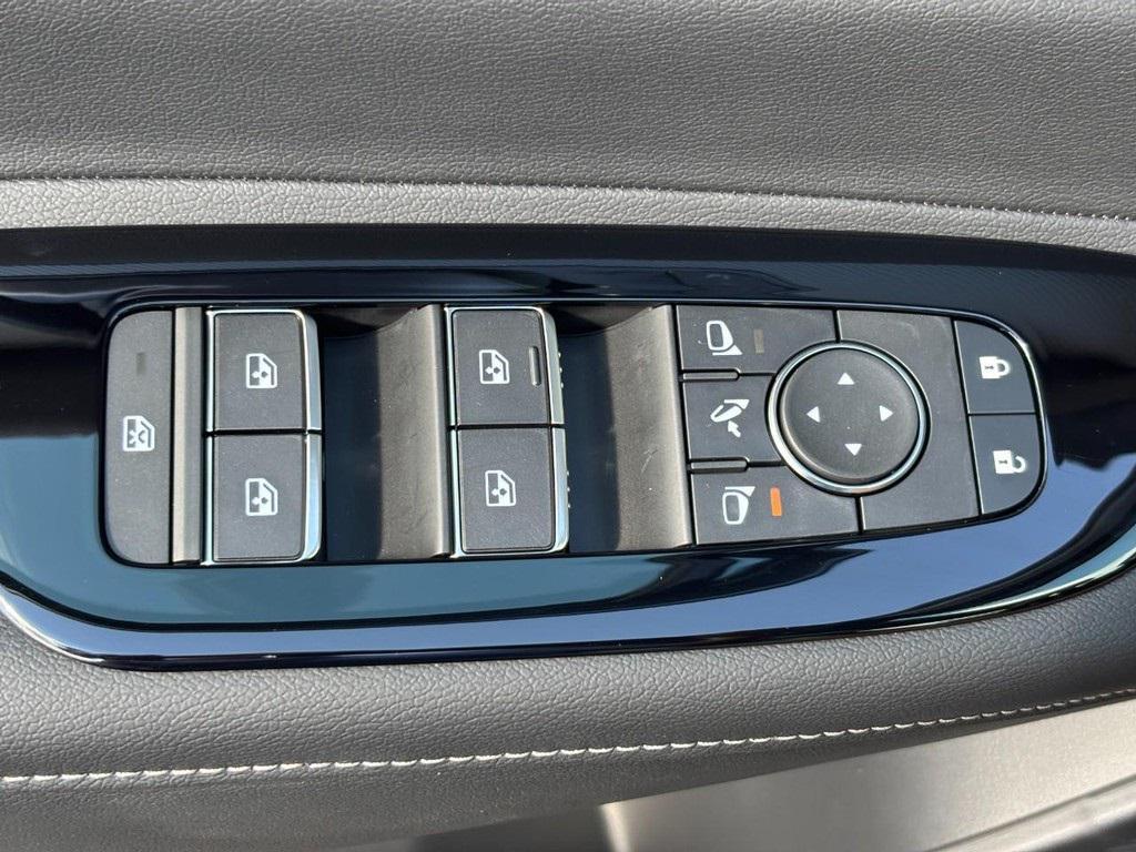 new 2025 Nissan Kicks car, priced at $23,620