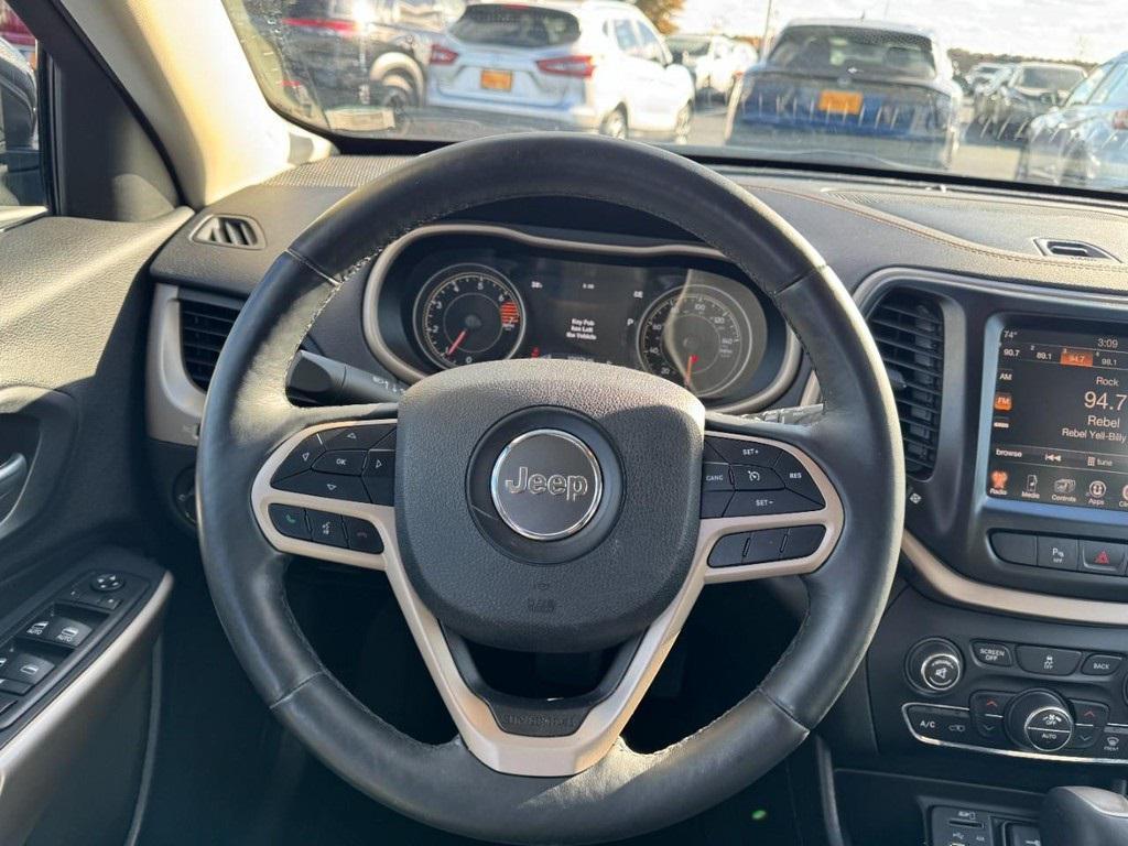 used 2018 Jeep Cherokee car, priced at $13,555