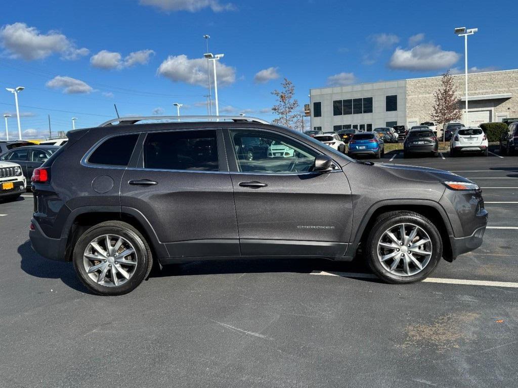 used 2018 Jeep Cherokee car, priced at $13,555