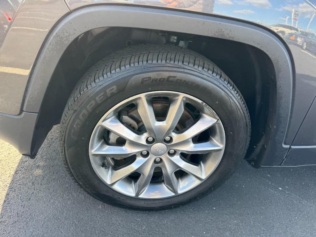 used 2018 Jeep Cherokee car, priced at $13,555