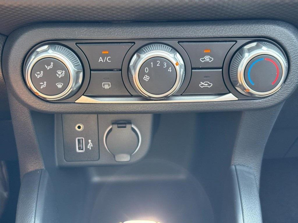 new 2025 Nissan Kicks car, priced at $21,760