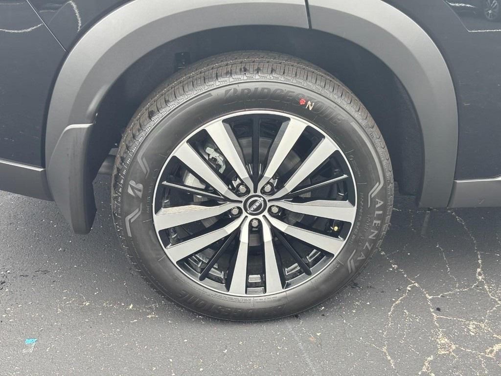 new 2025 Nissan Pathfinder car, priced at $45,310