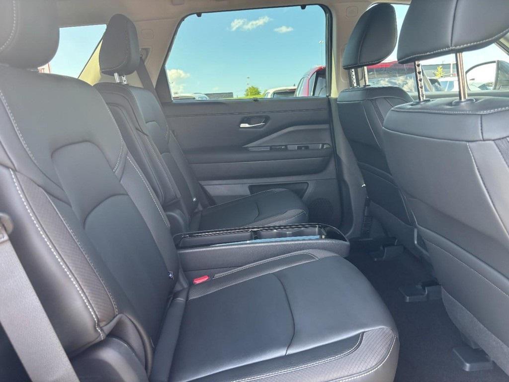 new 2025 Nissan Pathfinder car, priced at $45,300