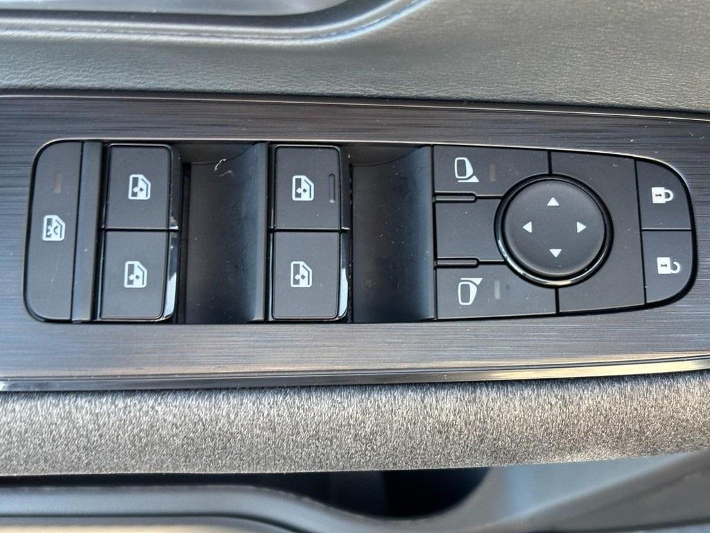 new 2025 Nissan Kicks car, priced at $26,868
