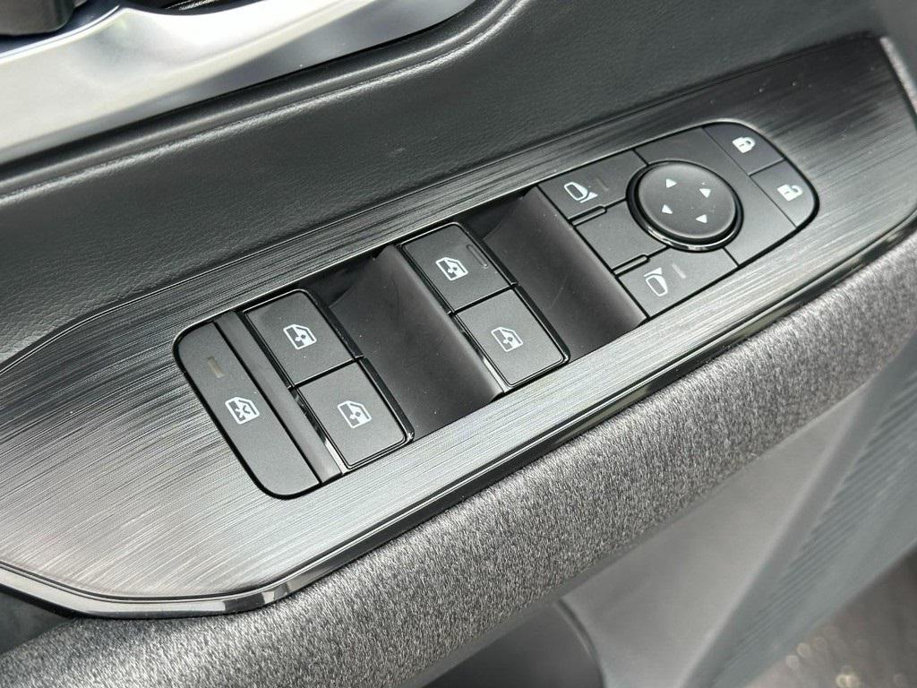 new 2025 Nissan Kicks car, priced at $24,053