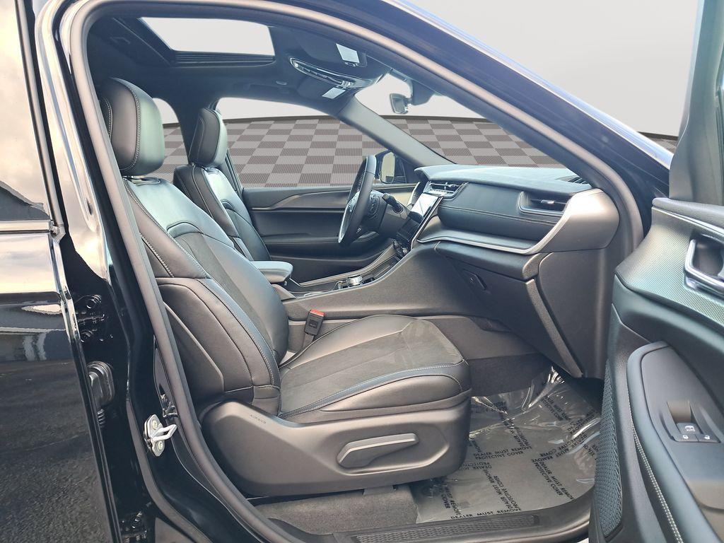 used 2025 Jeep Grand Cherokee car, priced at $37,045