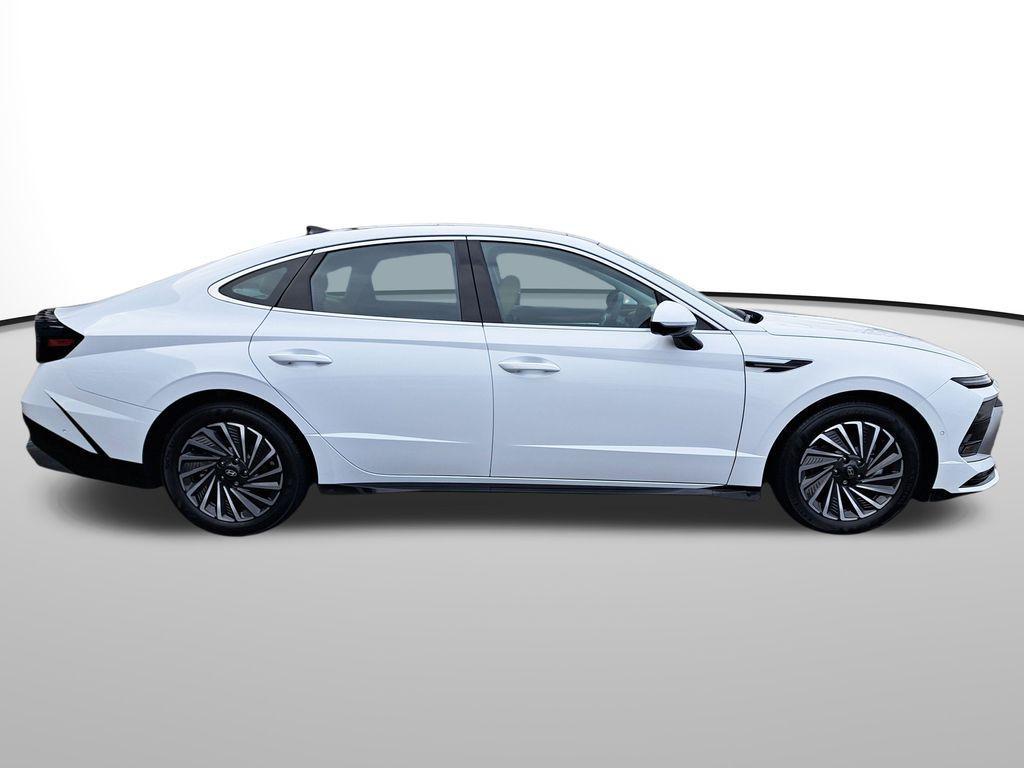 new 2025 Hyundai Sonata Hybrid car, priced at $34,335