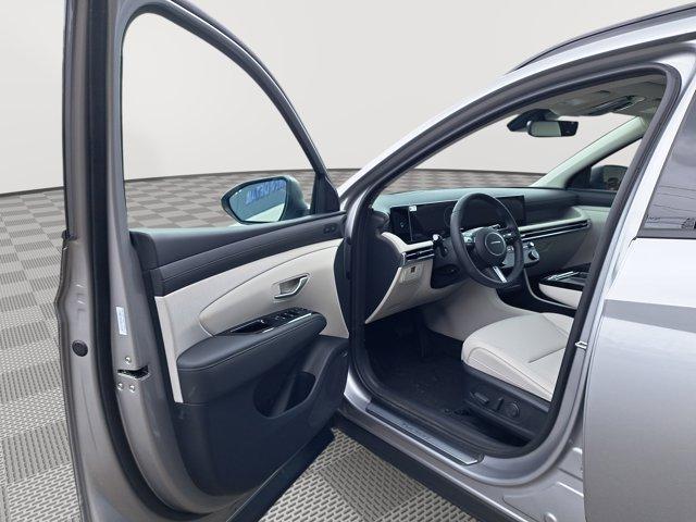 new 2025 Hyundai TUCSON Hybrid car