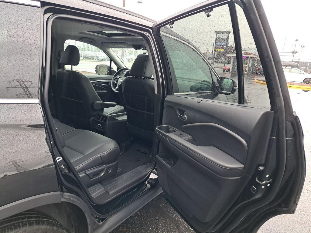 used 2021 Honda Pilot car, priced at $34,891