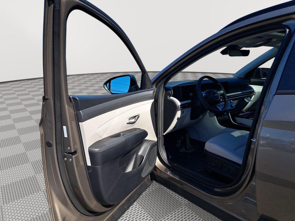 used 2025 Hyundai TUCSON Hybrid car, priced at $32,410