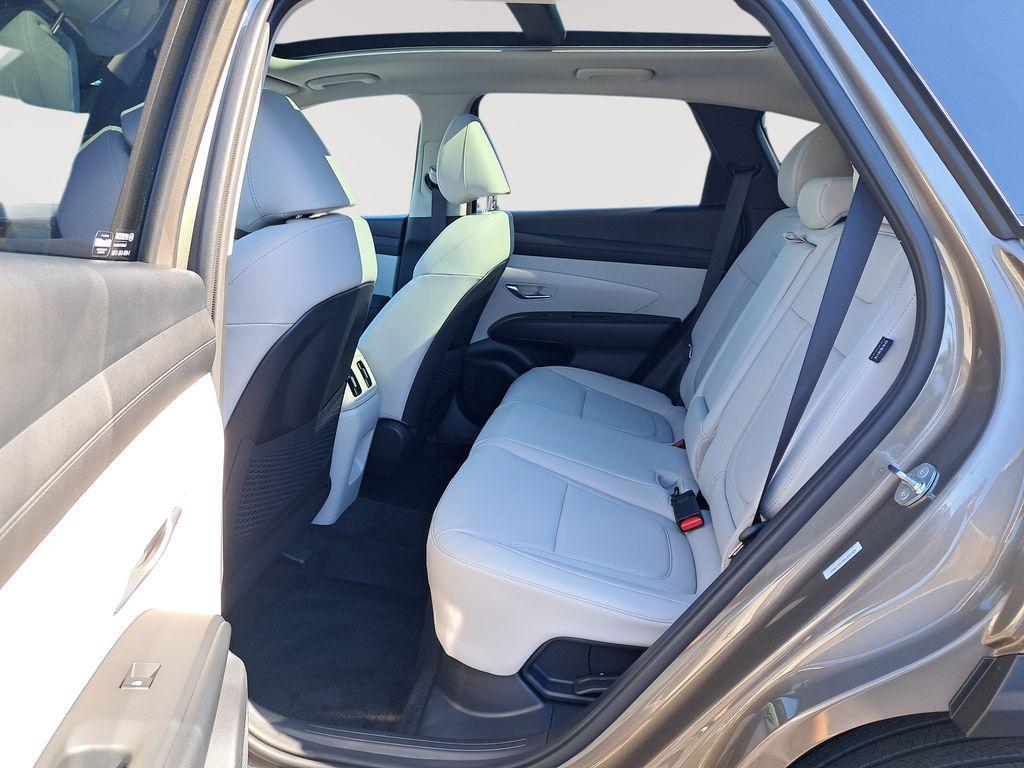 used 2025 Hyundai TUCSON Hybrid car, priced at $32,410