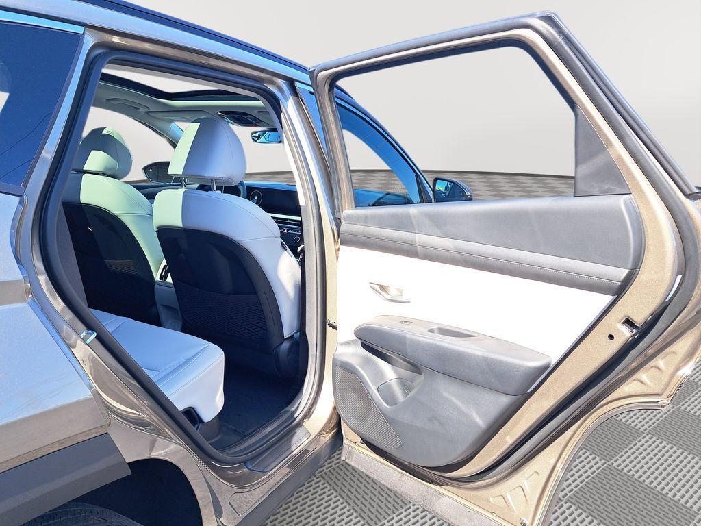 used 2025 Hyundai TUCSON Hybrid car, priced at $32,410