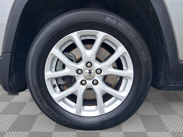 used 2016 Jeep Cherokee car, priced at $11,591