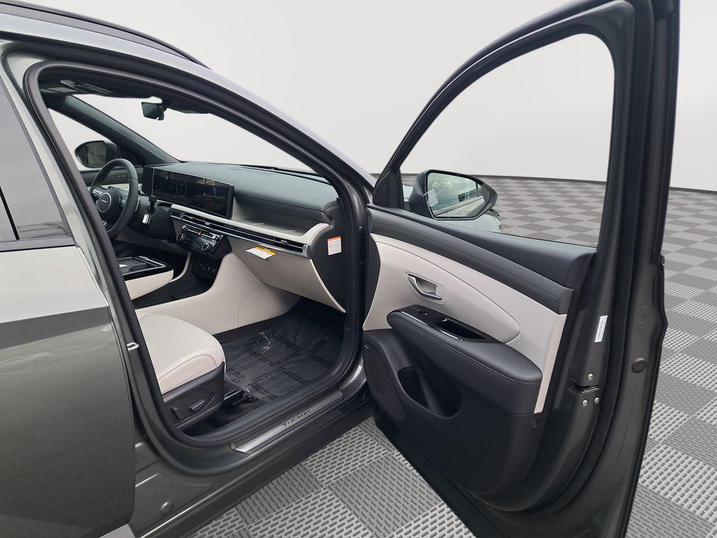 new 2026 Hyundai TUCSON Hybrid car, priced at $41,255