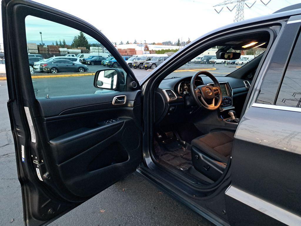 used 2017 Jeep Grand Cherokee car, priced at $14,995