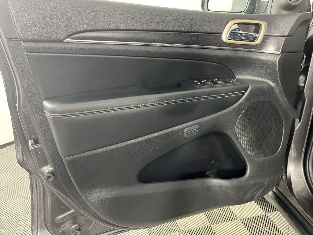 used 2014 Jeep Grand Cherokee car, priced at $13,212