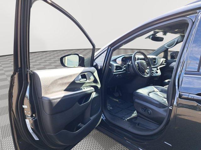 used 2018 Chrysler Pacifica car, priced at $20,591