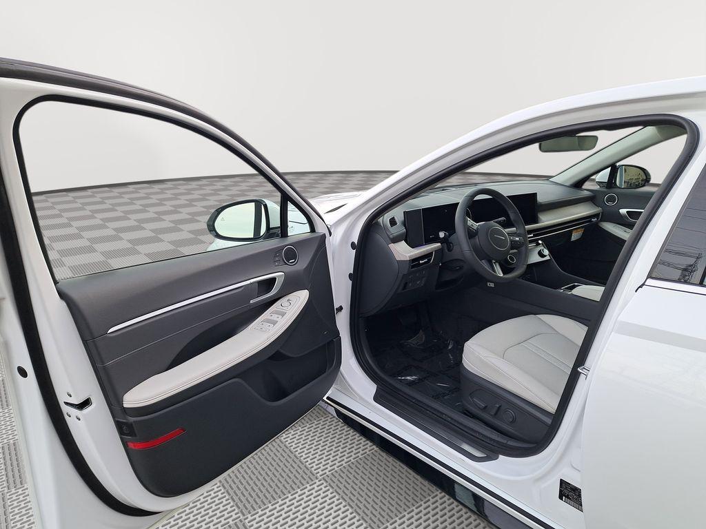 new 2025 Hyundai Sonata Hybrid car, priced at $36,385