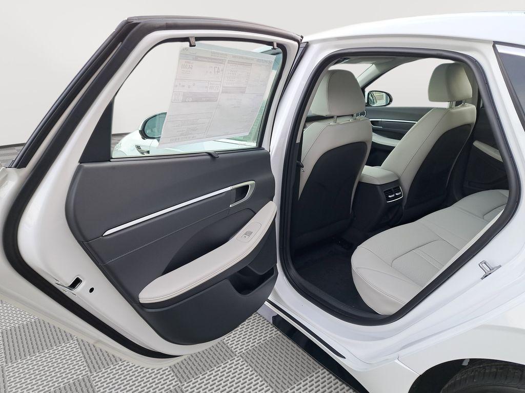 new 2025 Hyundai Sonata Hybrid car, priced at $36,385