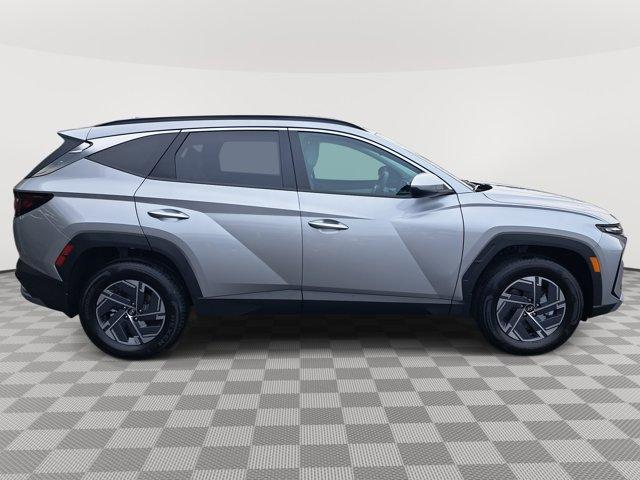 new 2025 Hyundai TUCSON Hybrid car, priced at $35,192