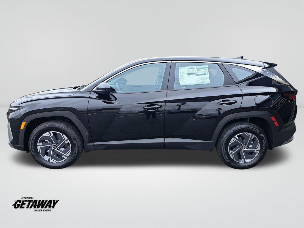 new 2026 Hyundai TUCSON Hybrid car, priced at $31,620