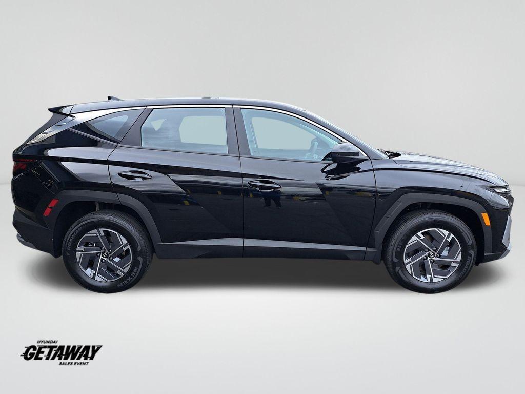 new 2026 Hyundai TUCSON Hybrid car, priced at $31,620