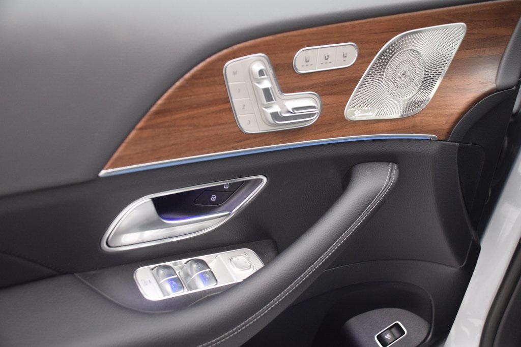 new 2025 Mercedes-Benz GLS 450 car, priced at $95,365