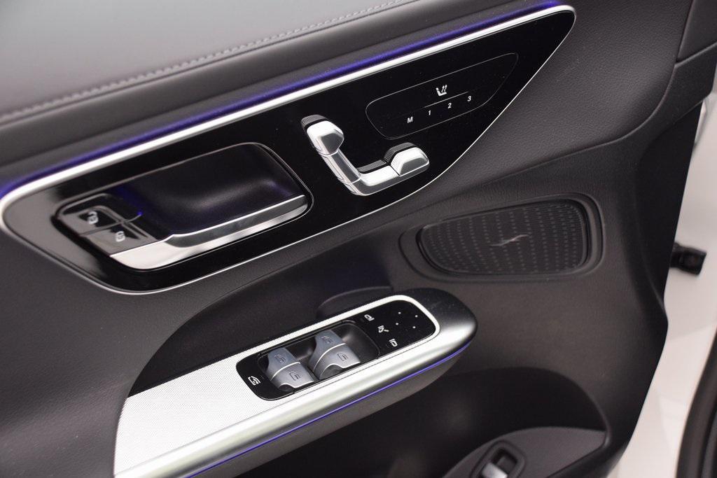 new 2025 Mercedes-Benz GLC 300 car, priced at $64,255