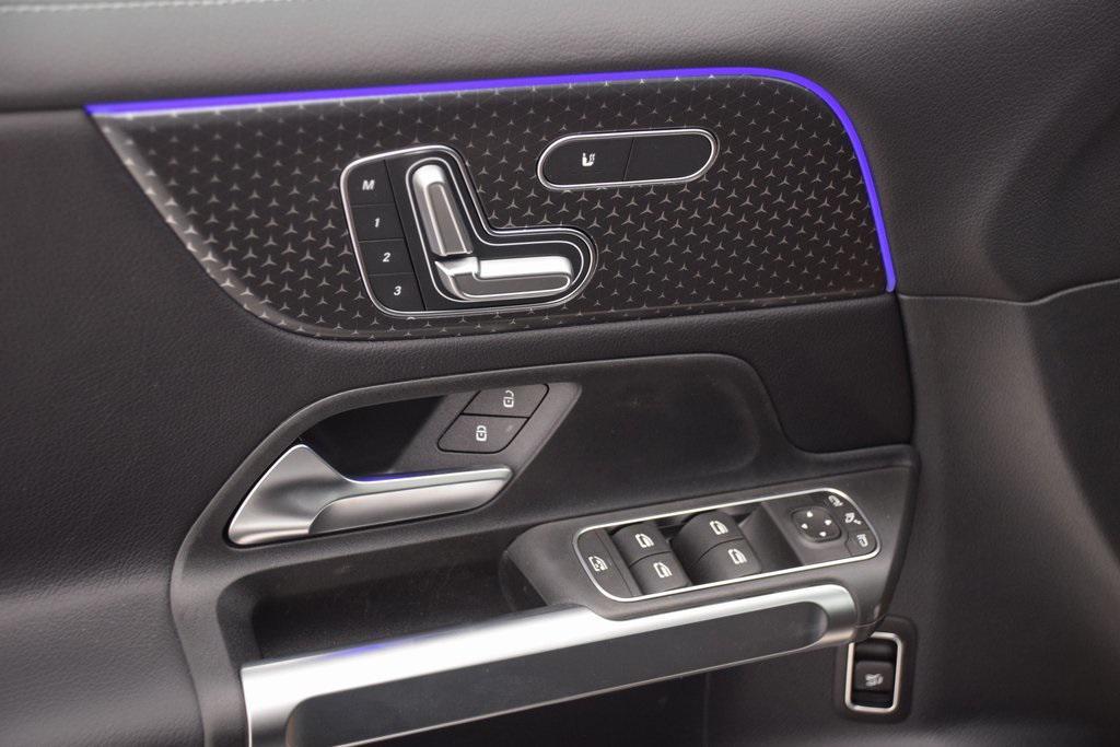 new 2025 Mercedes-Benz GLB 250 car, priced at $47,420