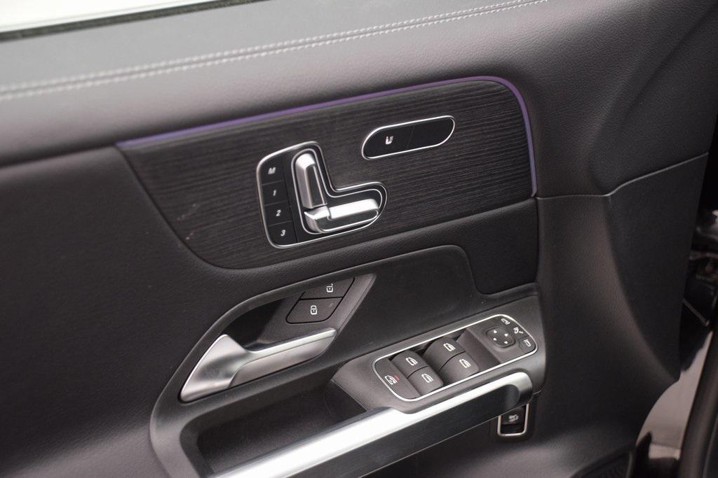 new 2025 Mercedes-Benz GLB 250 car, priced at $47,620