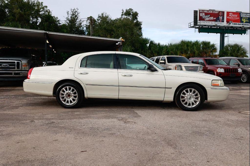 used 2006 Lincoln Town Car car, priced at $4,900