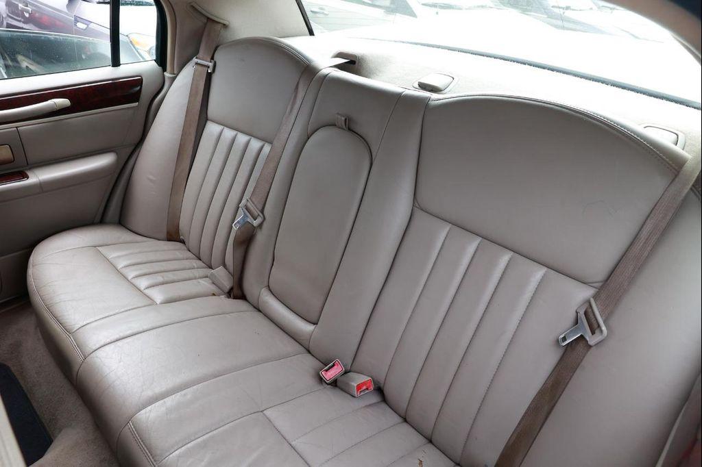 used 2006 Lincoln Town Car car, priced at $4,900