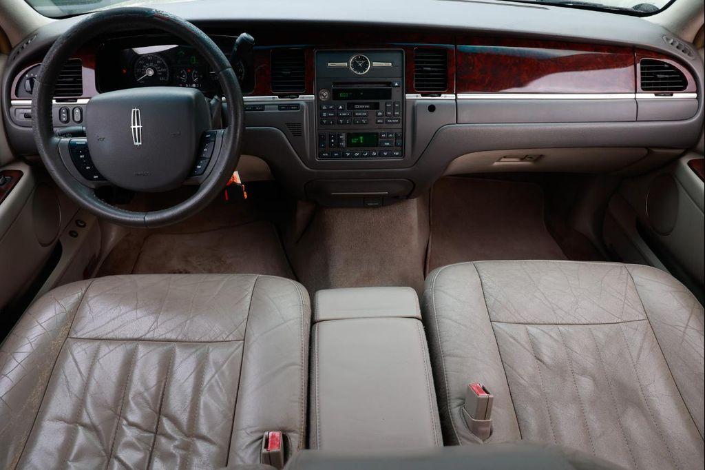 used 2006 Lincoln Town Car car, priced at $4,900