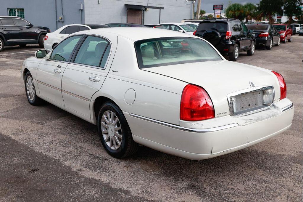 used 2006 Lincoln Town Car car, priced at $4,900