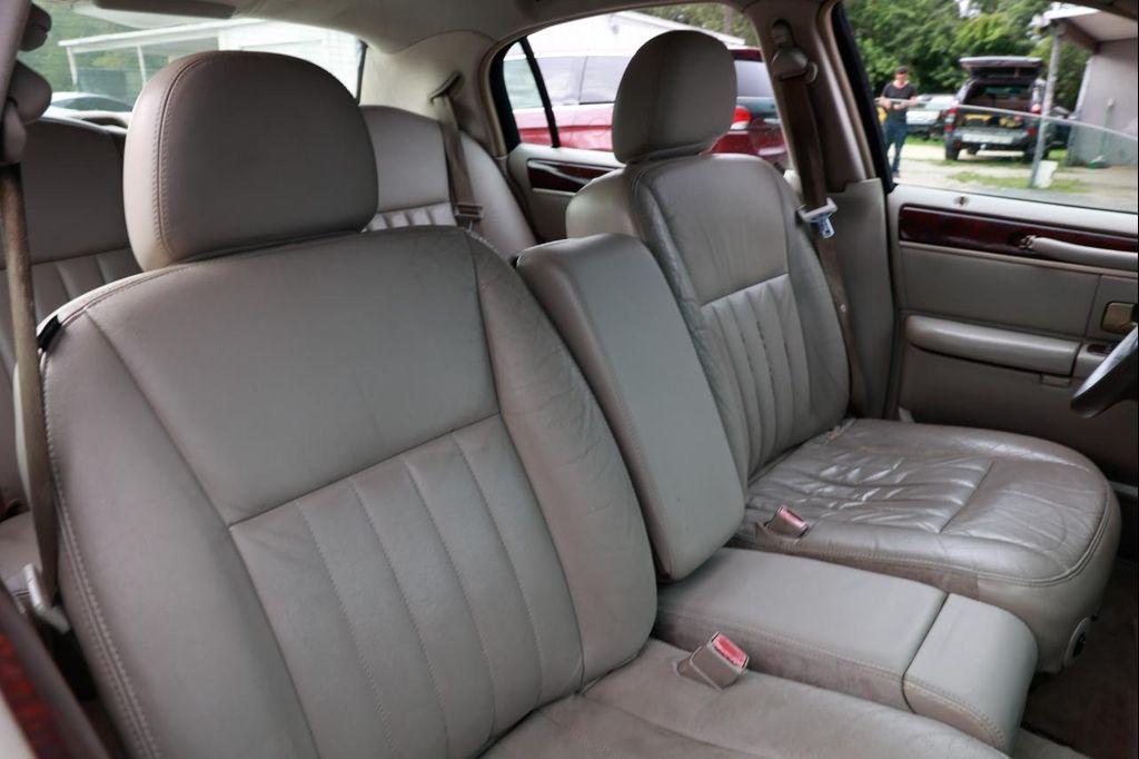 used 2006 Lincoln Town Car car, priced at $4,900