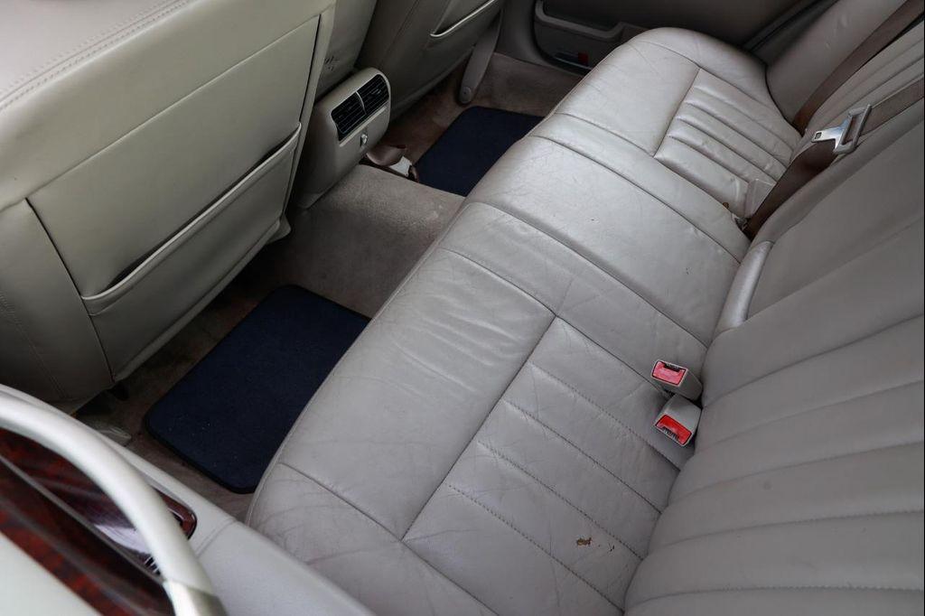 used 2006 Lincoln Town Car car, priced at $4,900