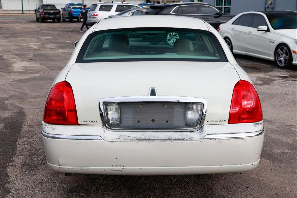 used 2006 Lincoln Town Car car, priced at $4,900