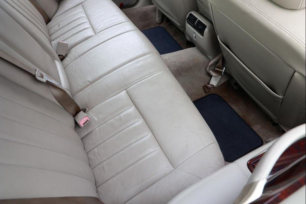 used 2006 Lincoln Town Car car, priced at $4,900