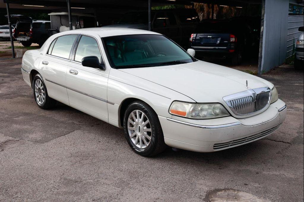 used 2006 Lincoln Town Car car, priced at $4,900